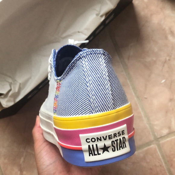 Converse - Picture 2 of 3